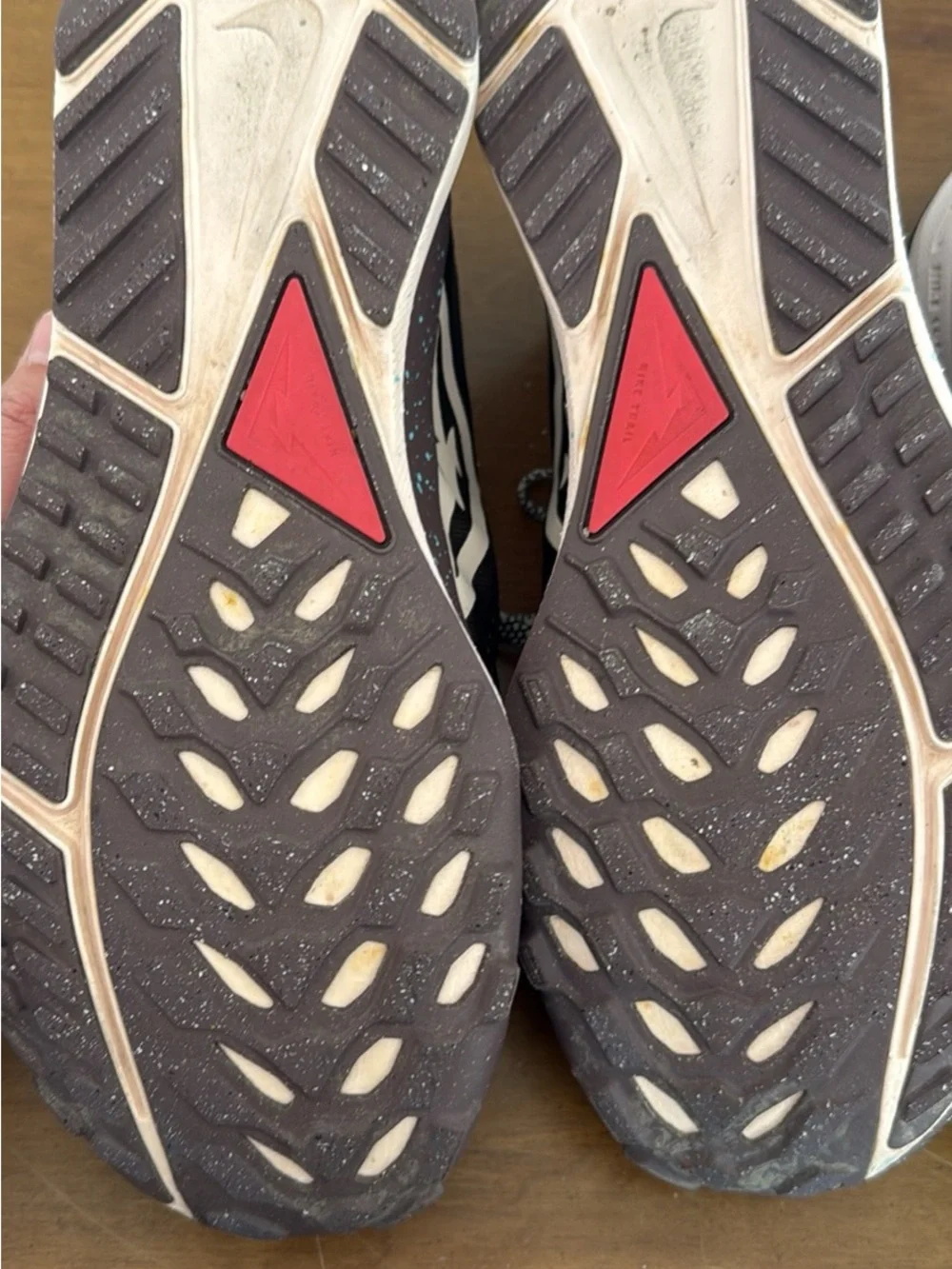 Nike Pegasus Trail 4 Running Shoes Size 9.5 lot